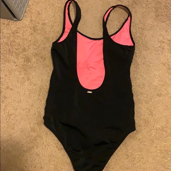 Vs PINK Swim - Picture 2 of 3
